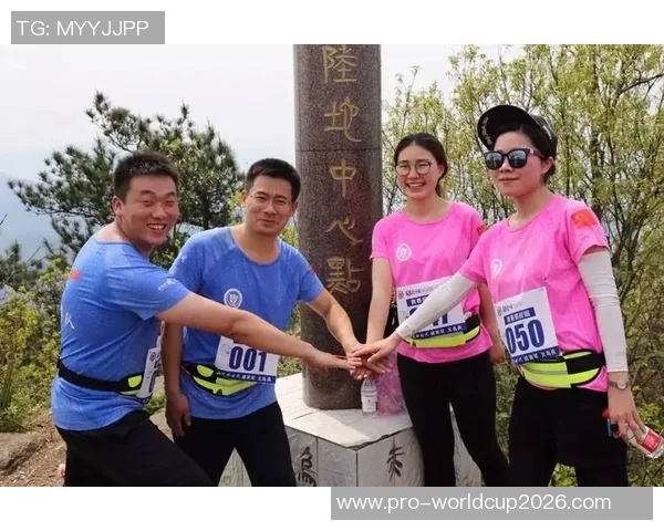 飞翔足球队勇攀高峰展现团队精神与拼搏意志的精彩旅程